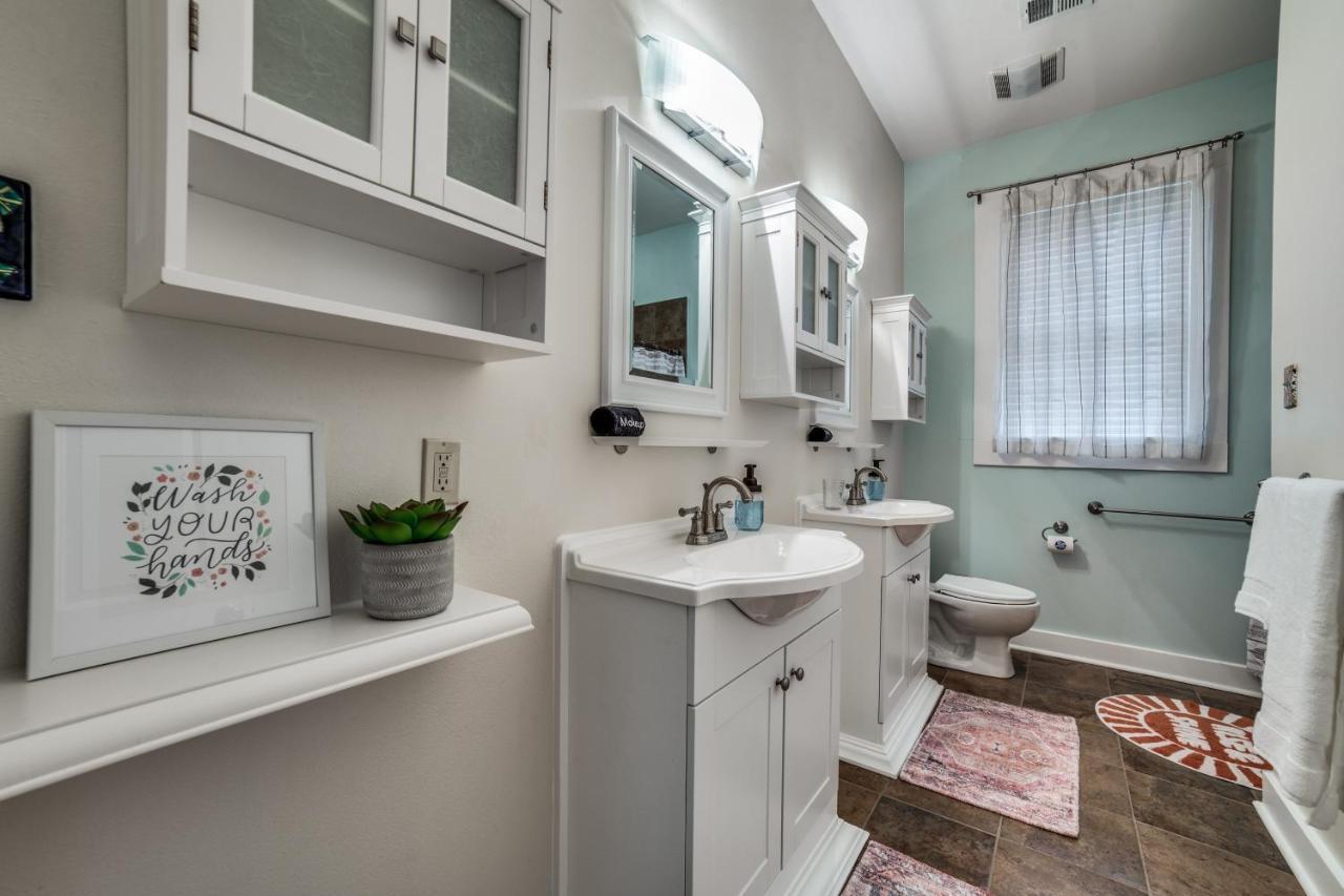 Downtown Historic 2Bdrm, Walk To Riverwalk, Alamo; Beautifully Renovated! サンアントニオ エクステリア 写真