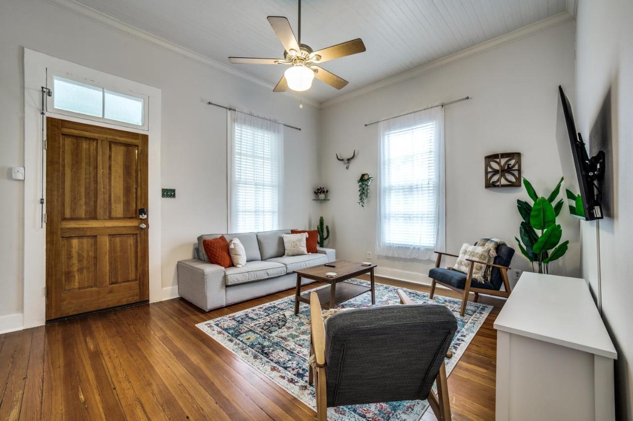 Downtown Historic 2Bdrm, Walk To Riverwalk, Alamo; Beautifully Renovated! サンアントニオ エクステリア 写真