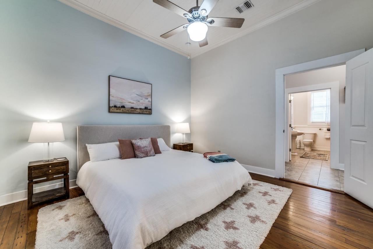 Downtown Historic 2Bdrm, Walk To Riverwalk, Alamo; Beautifully Renovated! サンアントニオ エクステリア 写真
