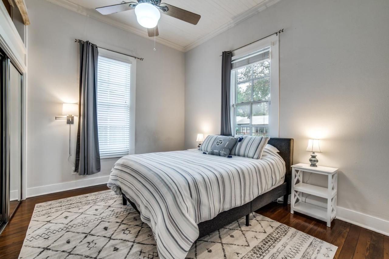 Downtown Historic 2Bdrm, Walk To Riverwalk, Alamo; Beautifully Renovated! サンアントニオ エクステリア 写真