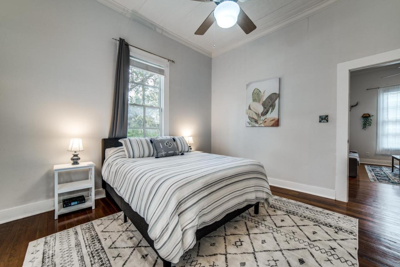 Downtown Historic 2Bdrm, Walk To Riverwalk, Alamo; Beautifully Renovated! サンアントニオ エクステリア 写真