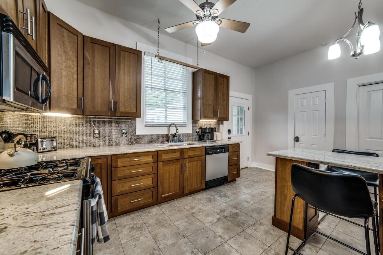 Downtown Historic 2Bdrm, Walk To Riverwalk, Alamo; Beautifully Renovated! サンアントニオ エクステリア 写真